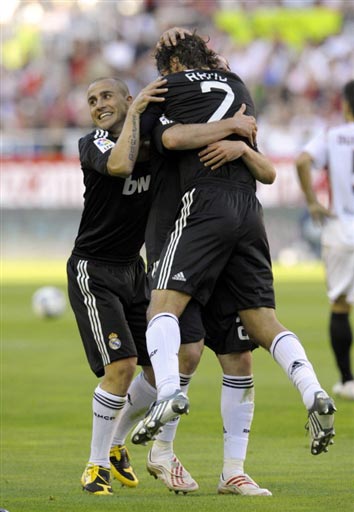 他在篮下的 他在篮下的